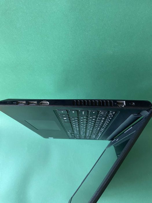 Dell Inspiron 15 | i5-8250U | AMD Radeon 520 4GB | 240GB SSD | 8GB DDR4