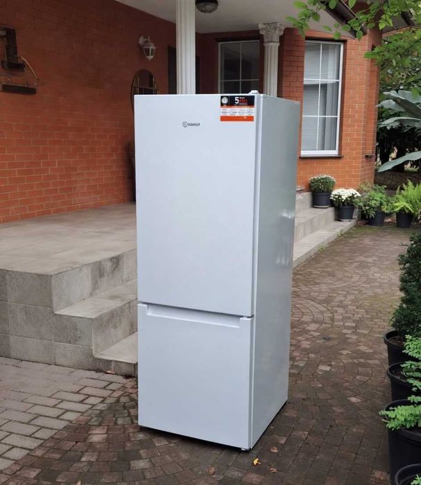 Невеликий холодильник з доставкою Indesit LI8S1ES. Найбільший склад!