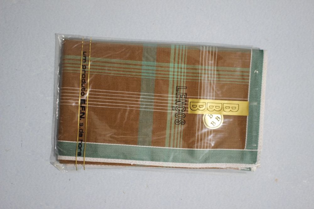 Lenços de bolso para homem - Novos nunca usados (stock antigo)