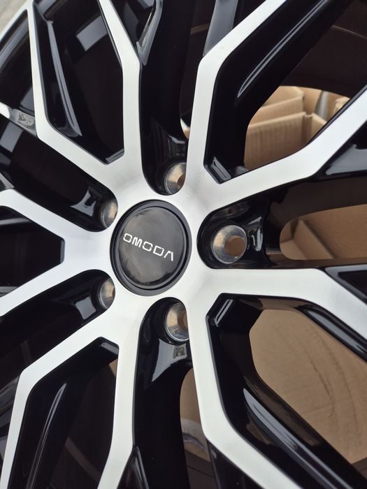 #RS4 Alufelgi R18 5x108 OMODA JAECOO Nowe Czarne TPMS śruby