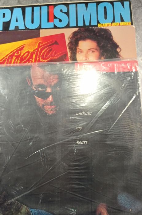 22 LP vinil e 12 single