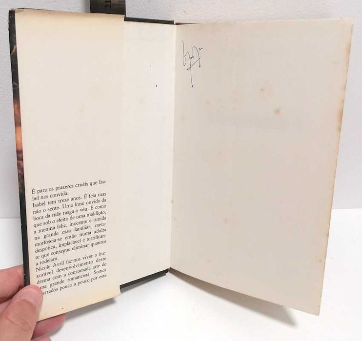 A Desprezada, de Nicole Avril
