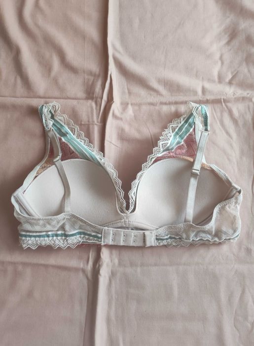 Intimissimi Biustonosz 70B beż z frędzlami akcenty w stylu boho 75B