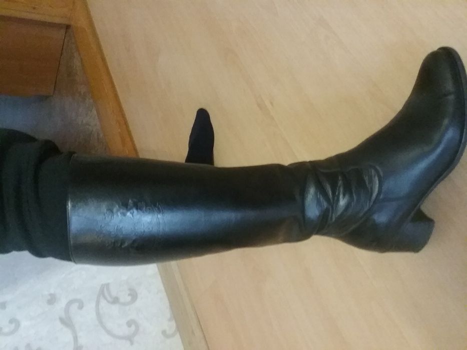 Продам демисезонные кожанные фирменые сапоги