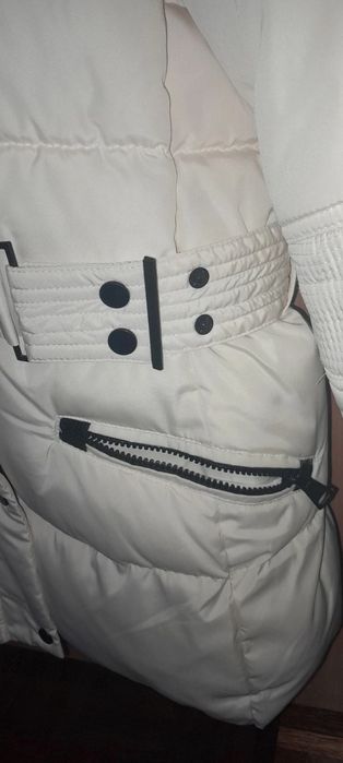 Blusão Branco com pelo no capuz