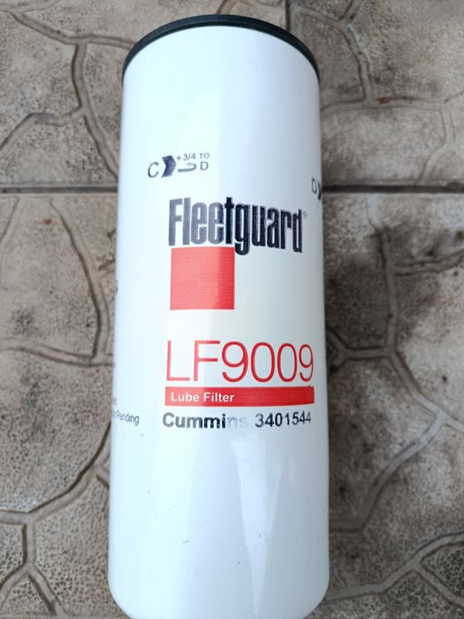 Фільтр масляний Fleetguard LF 9009 .