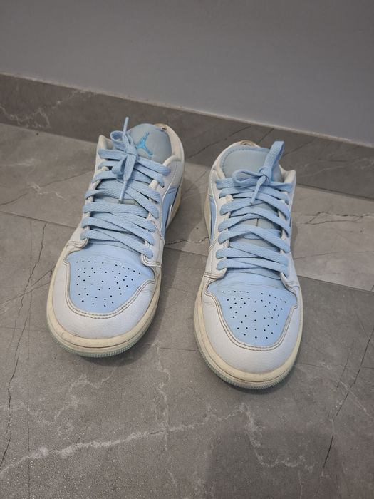 Nike Air Jordan 1 Low SE Reverse Ice Blue