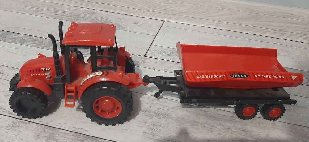 Traktor 2x  z napędem + zgrabiarka i przyczepa