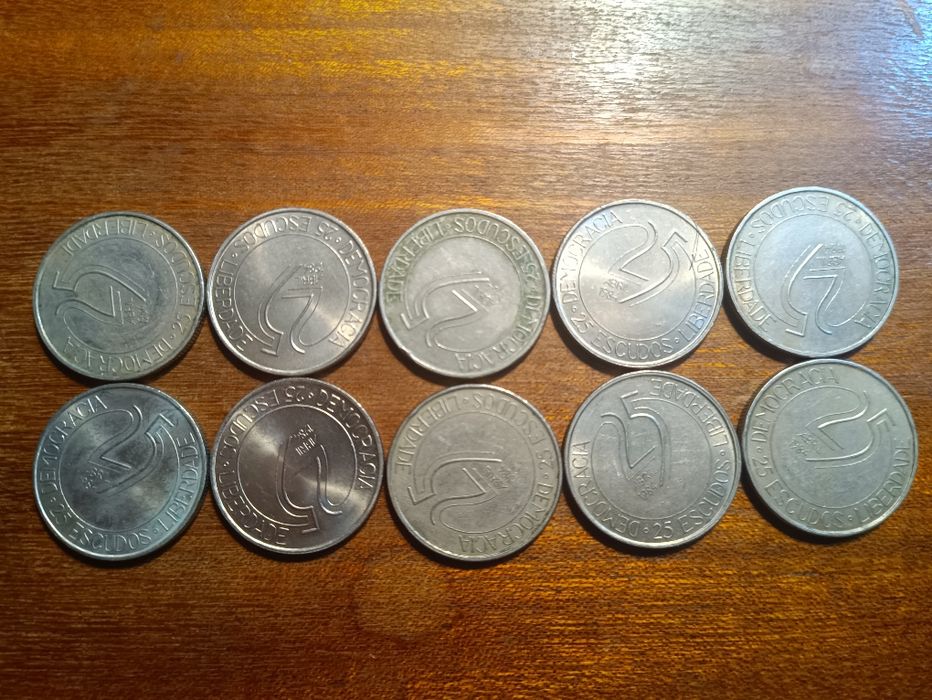 Moedas comemorativas de 25 escudos, 1984 10 Anos do 25 de Abril