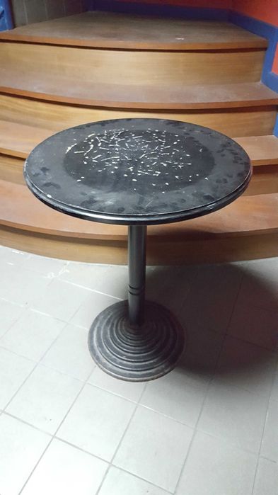 Mesas Tubo Lacado com vidro para Café ou Bar