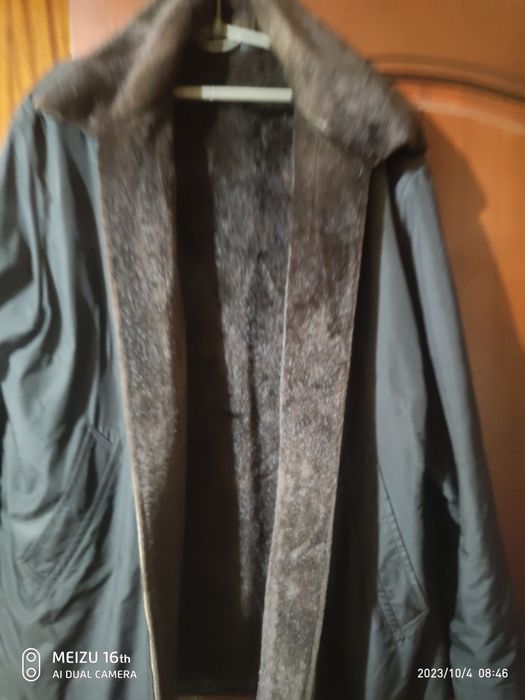 Продам куртку с подстежкой.