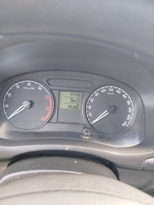 Шкода фабія офіційний автомобіль.