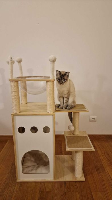 Torre de madeira para gatos