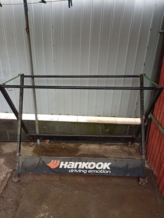 Стійка , стелаж для коліс, шин