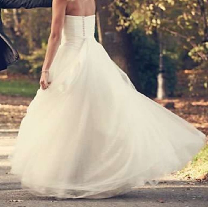 Sukienka ślubna tanio prosta świecąca  śmietankowa biel Madonna