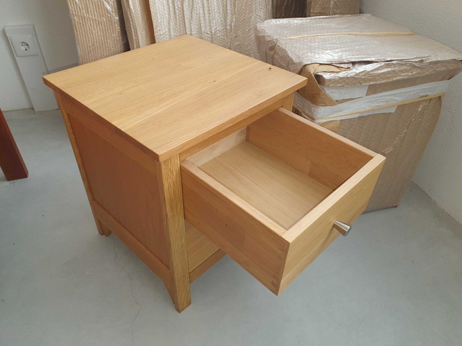 Conjunto de mobília para quarto- Cama, Mesas Apoio e de Cabeceira e Colchão