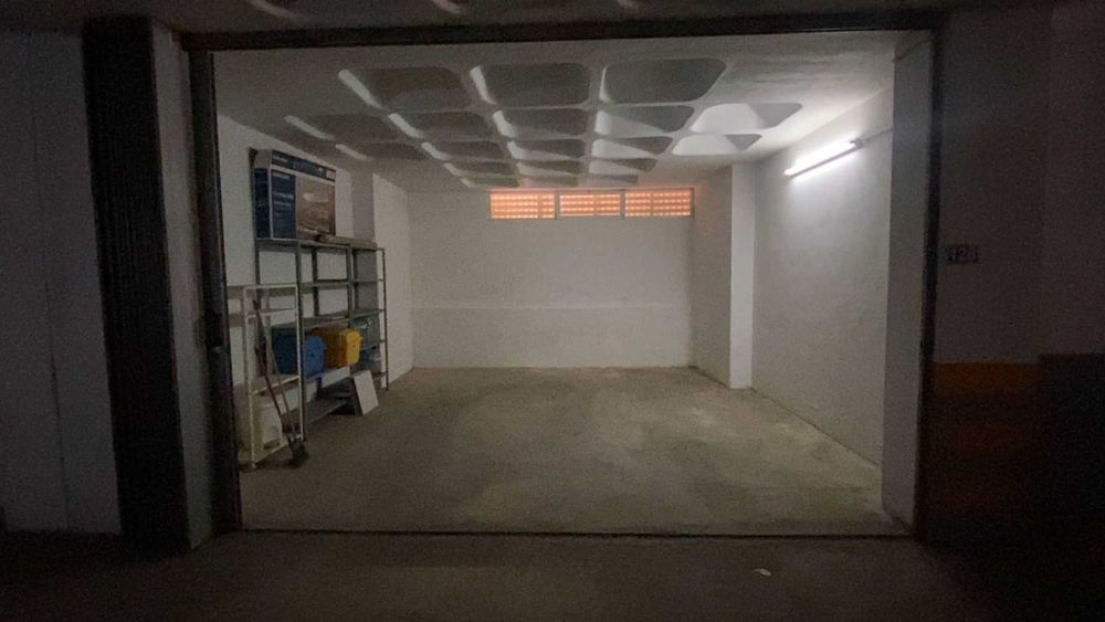 Aluga-se Garagem Fechada na Praia da Rocha