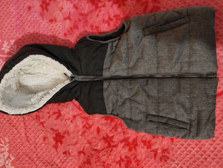 Продам жилетки,штанишки свитшот 86-92