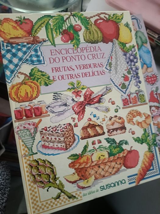 Venda de coleção de livros de ponto de cruz