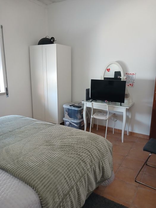 Alugo quarto no Magoito
