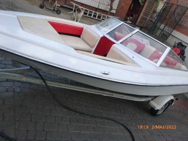 Łódka wędkarska / opt . silnik Suzuki 50 HP  lub 15  / 9,9 HP