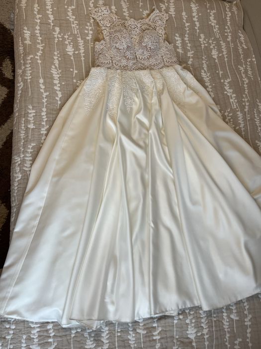 Неймовірна весільна сукня