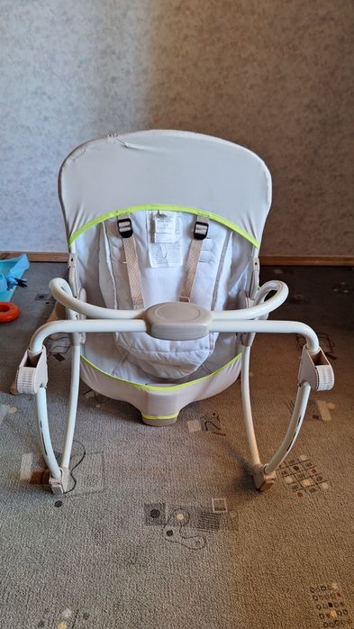 Продам музичну дитячу качельку або шезлонг