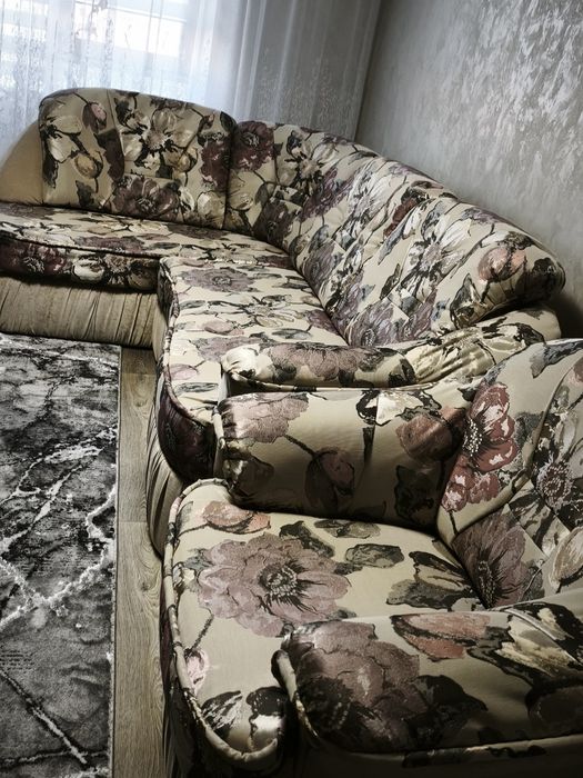 Кутовий диван і крісло