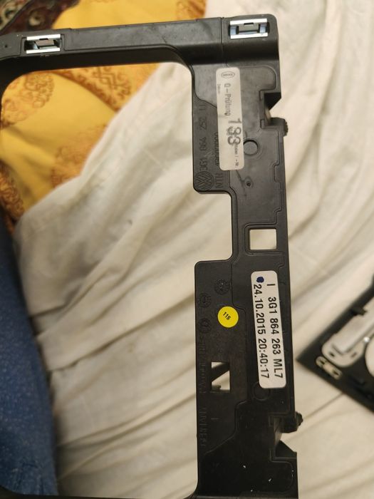 Декор центральної консолі Passat B8