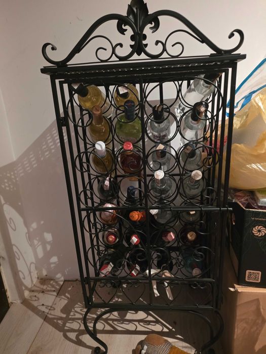 Stojak na wino 28 butelek