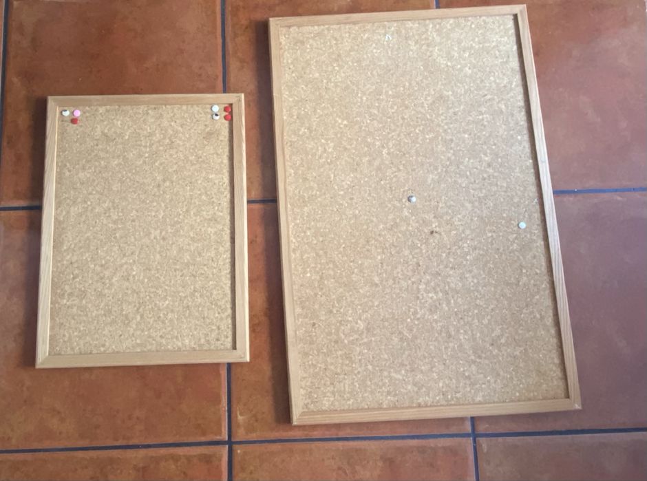2 quadros de cortiça pin board em muito bom estado