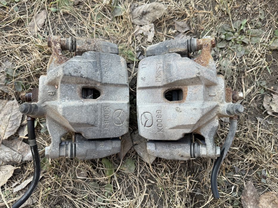 Супорт передній лівий/правий Mazda 6 GJ 2013-2017 рік