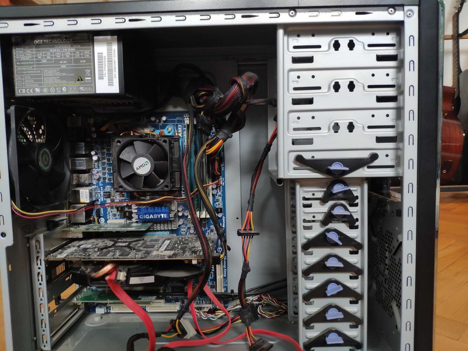 AMD Phenom II x4 , Gigabyte, Sapphire Radeon, Windows 7, coolermaster