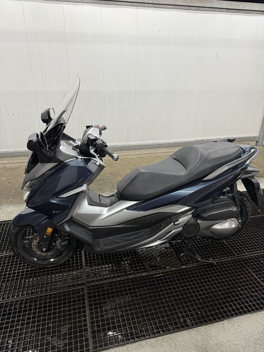 Honda forza 300