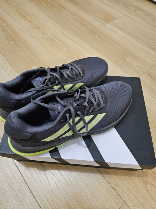 Чоловічі Бігові кросівки Adidas Supernova Ease в ідеальному стані.