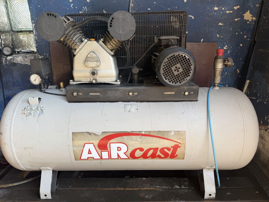 Продам компресор 270л