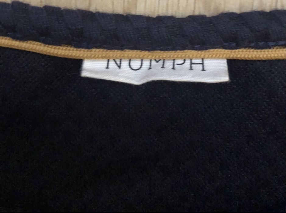 Grantowa sukienka sweteowa Numph S