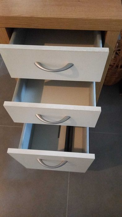 Secretaria IKEA 140x75 cm + Módulo Gavetas em Beje