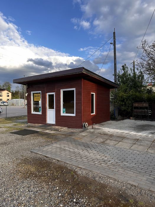 Domek  drewniany, dach z blachy cynkowanej