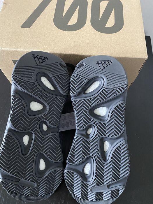 Yeezy 700 r. 40 2/3