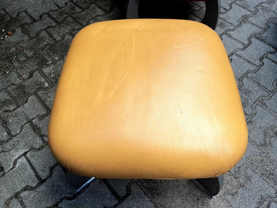 Stolik kawiarniany Kler + dwa x puf