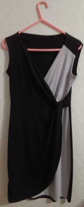 Elegancka czarno-szara sukienka kopertowa bez rękawów