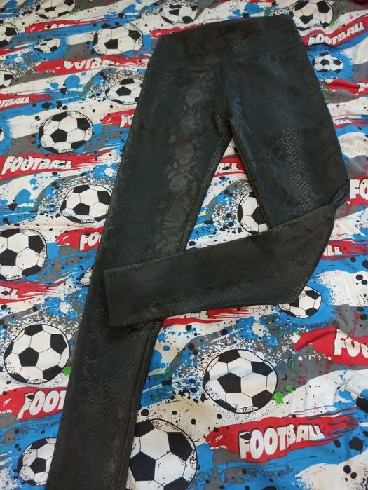 Legginsy ze sliskiego materiału damskie