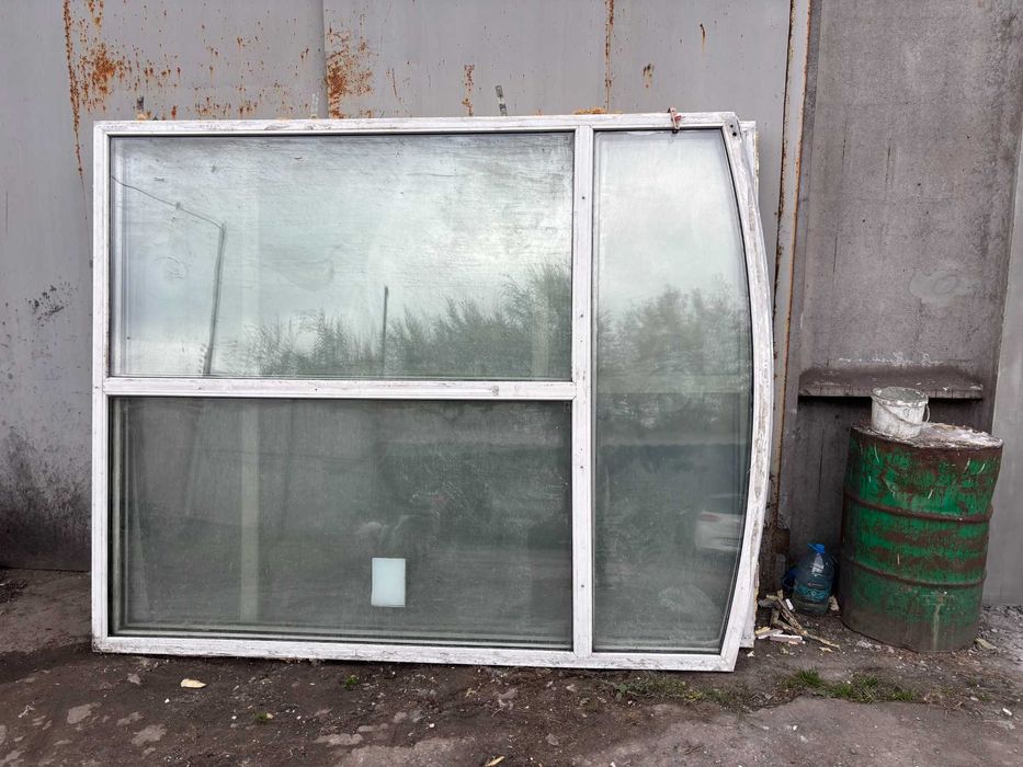 Металеві, пластикові двері та вікна, є броньовані