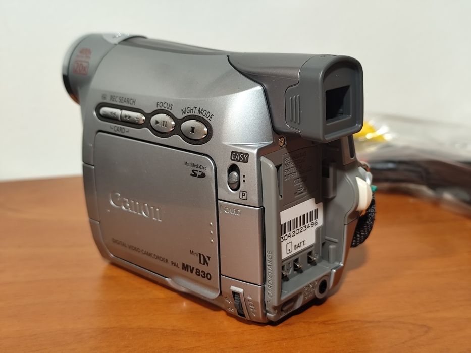 Câmara filmar Canon MV830