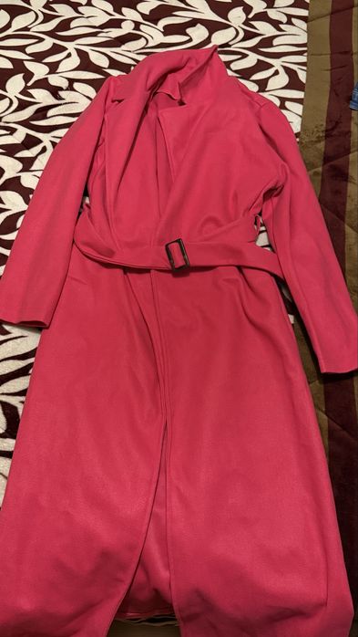 Lote de roupa e calçado feminino NOVOS – casacos, botas e sapatos