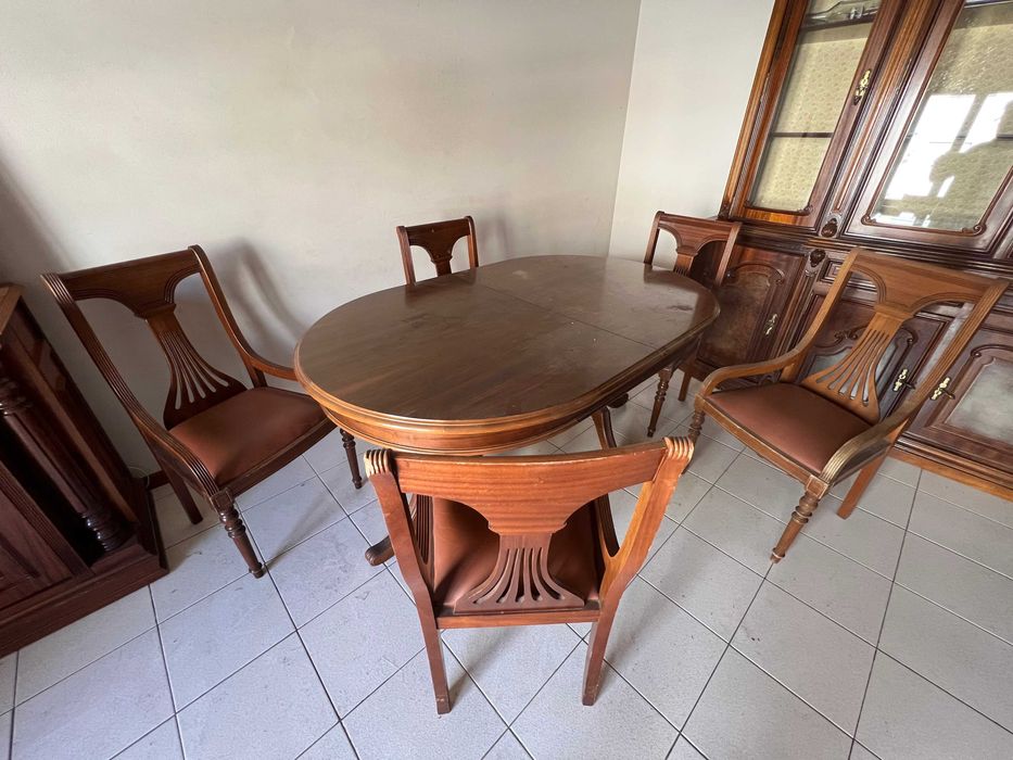 Mesa Extensível com  6 cadeiras Mobiliário de Qualidade
