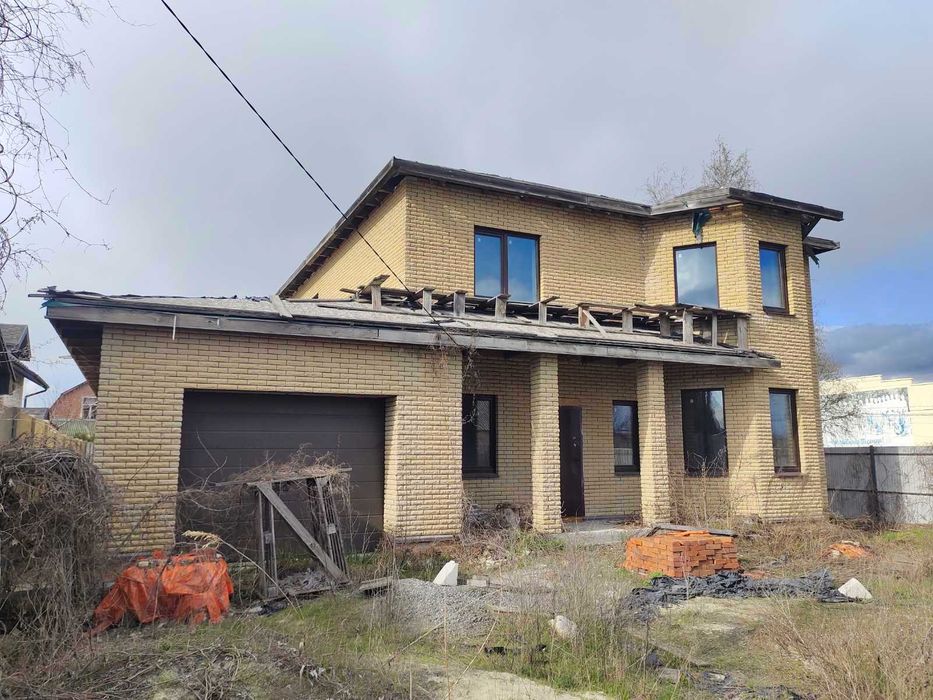 Продам недостроенный дом Песочин Рыжов 236 м2 (ул. Слободская, возле Лицея и Дома Культуры)