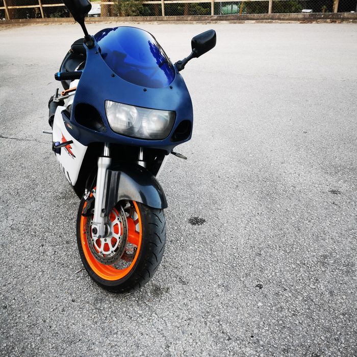 Suzuki GSXR 600  em bom estado.