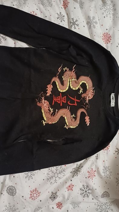 Чорна кофтинка з драконами